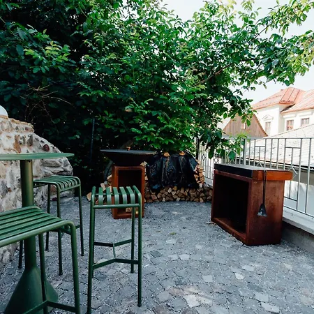 Apartmanovy Dom Bisou - Trojicne Namestie Апартаменты *