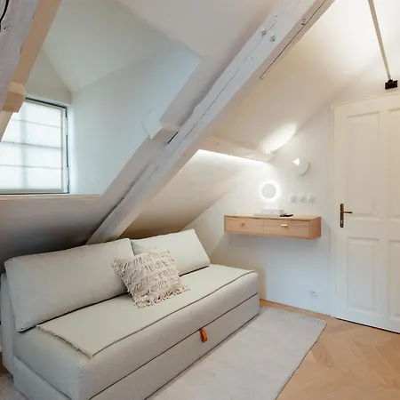 Apartmanovy Dom Bisou - Trojicne Namestie 아파트