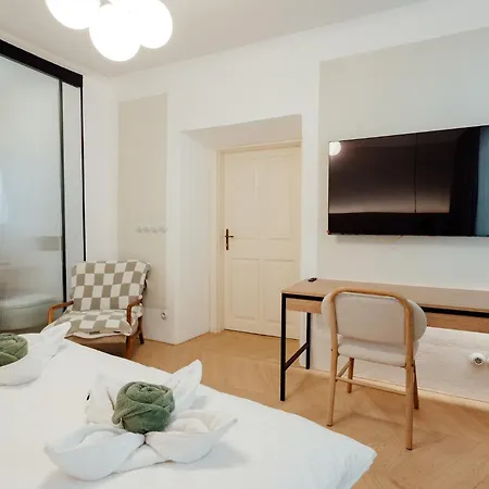 Apartmanovy Dom Bisou - Trojicne Namestie