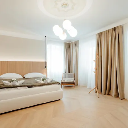 Apartmanovy Dom Bisou - Trojicne Namestie * Банска-Штьявница