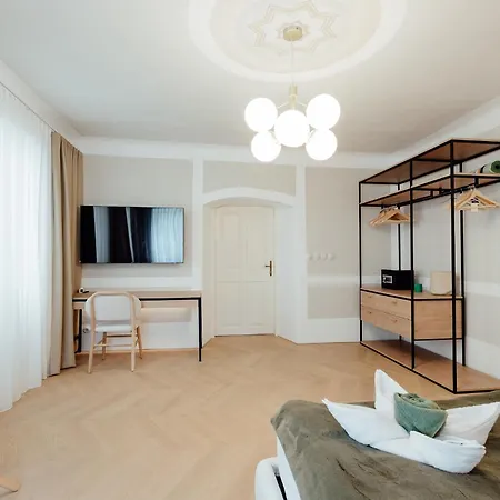 Apartmanovy Dom Bisou - Trojicne Namestie 아파트