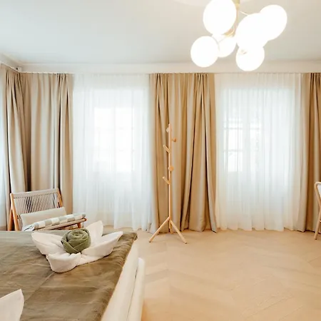 Апартаменты Apartmanovy Dom Bisou - Trojicne Namestie