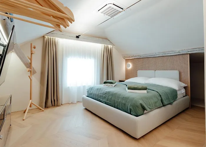 Apartmanovy Dom Bisou - Trojicne Namestie דירה *